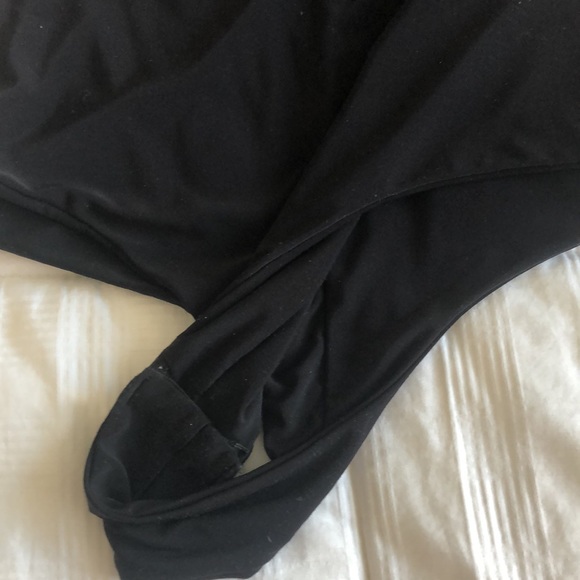 Prettylittlething Soft Feel BodySuit with square front neckline & round back - Picture 3 of 6